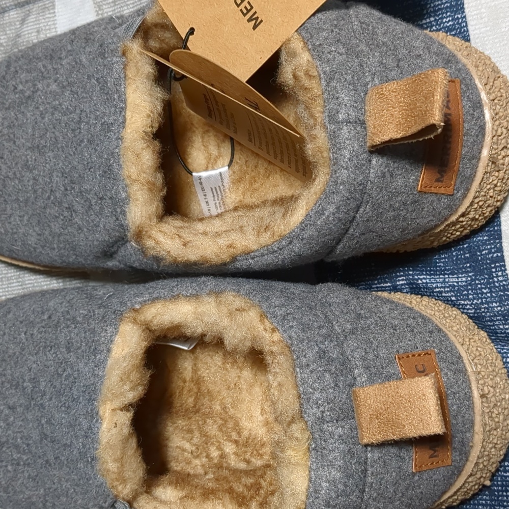 Women's Merrimac Cozy Gray and Tan Moccasin-Style Slippers - Picture 6 of 11